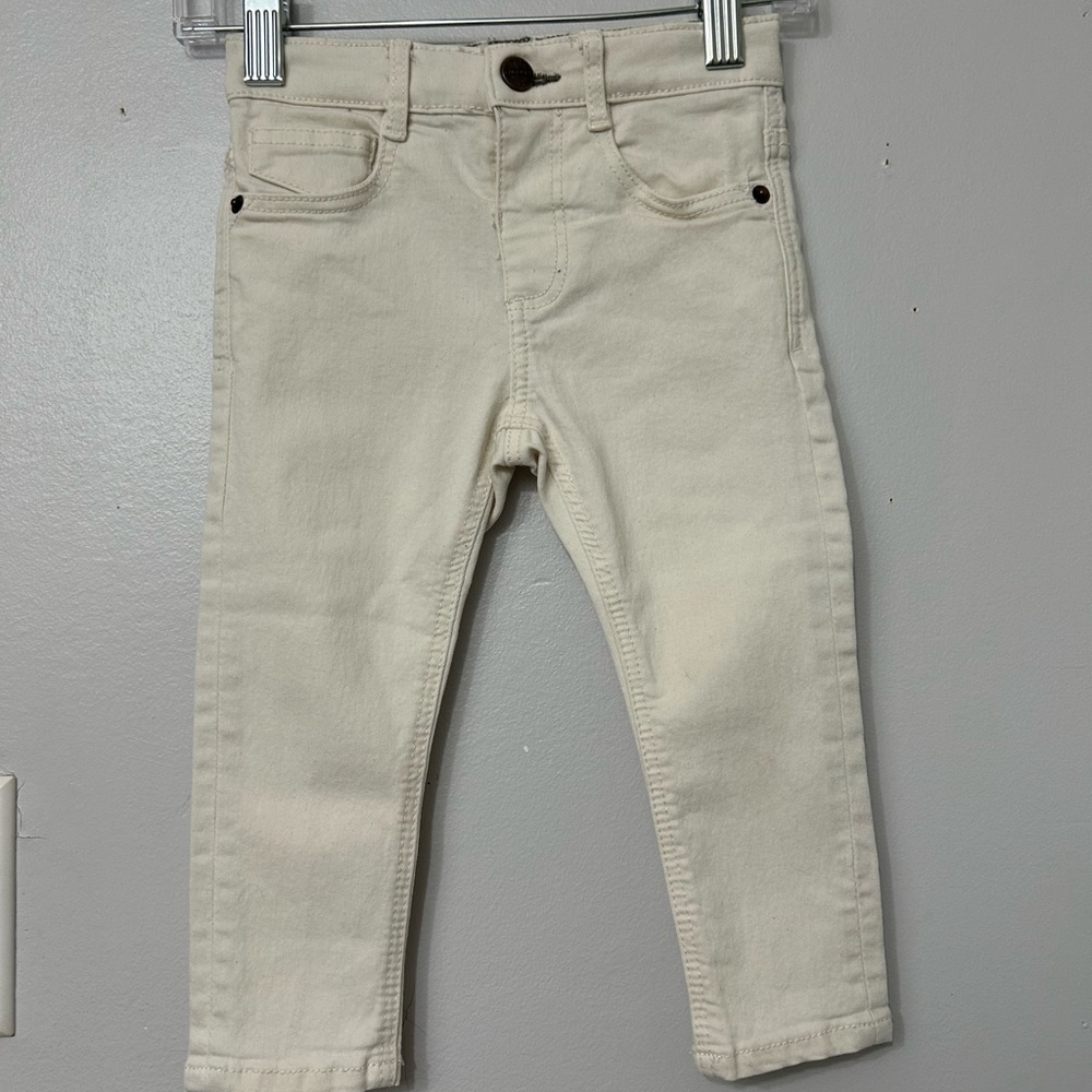 Zara Infant Cream Skinny Jeans. Very stretchy. Adjustable waist. Size 12-18m